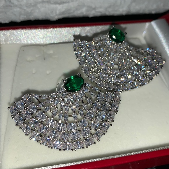 Emerald Green wedding bridal fan sparkle handmade earrings - Picture 4 of 7